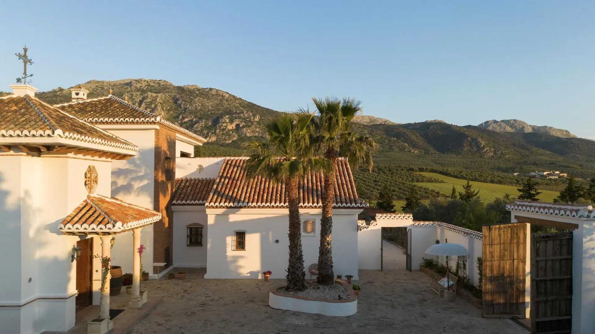 Finca Paradis, Pool, Jacuzzi, Gym And Sauna Just 30 Minutes From Malaga! Antequera