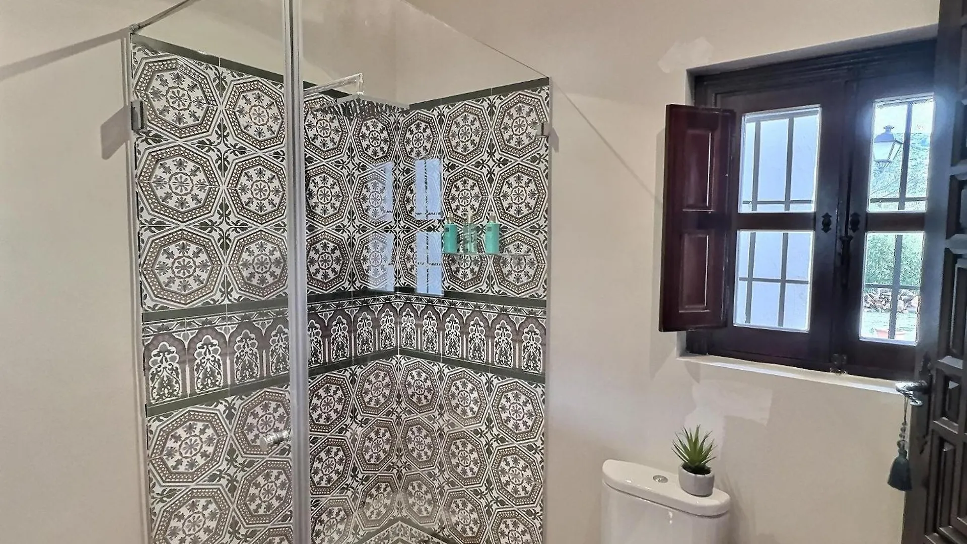 Finca Paradis, Pool, Jacuzzi, Gym And Sauna Just 30 Minutes From Malaga! Antequera Gerendaház