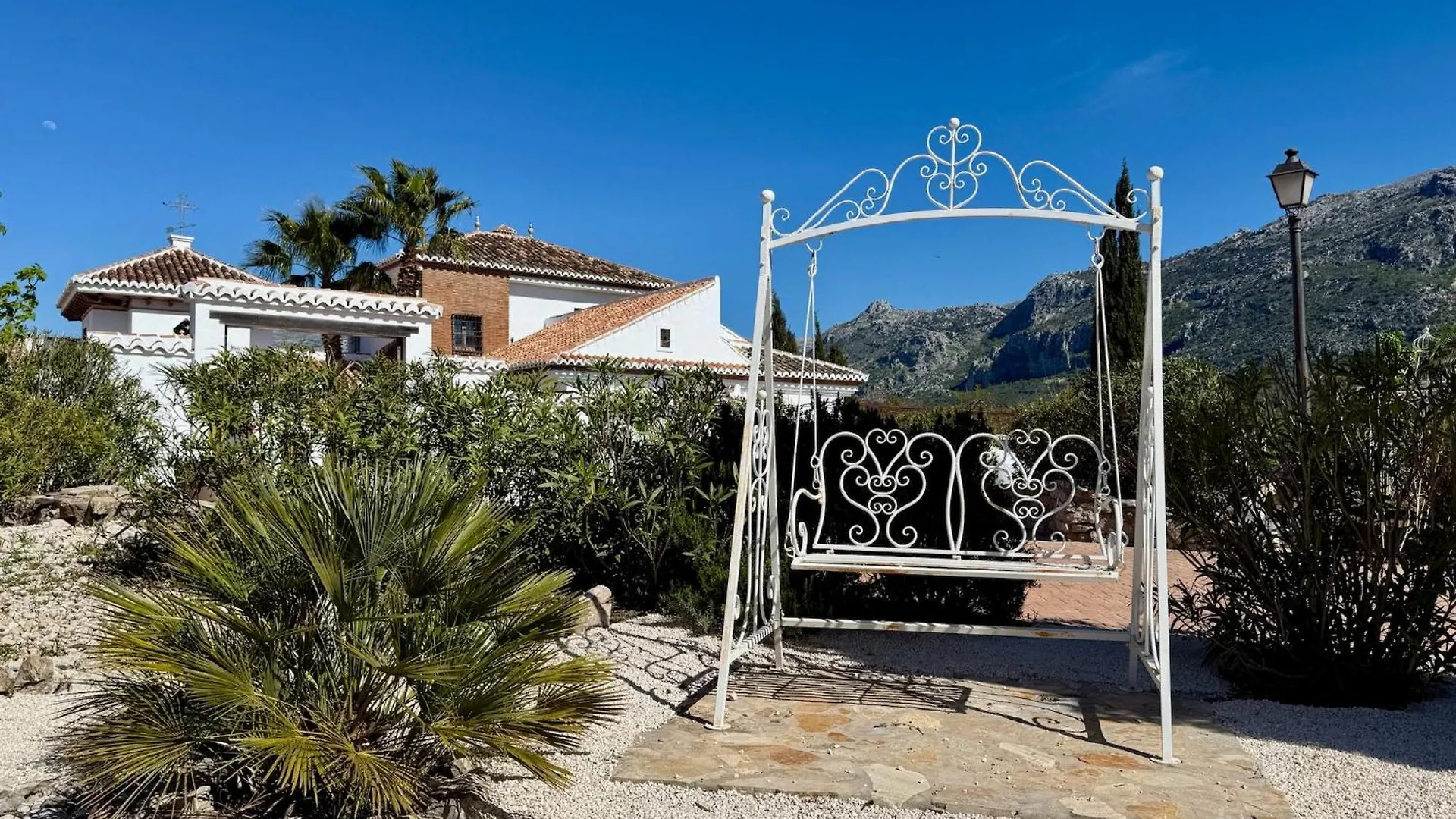 Finca Paradis, Pool, Jacuzzi, Gym And Sauna Just 30 Minutes From Malaga! Antequera